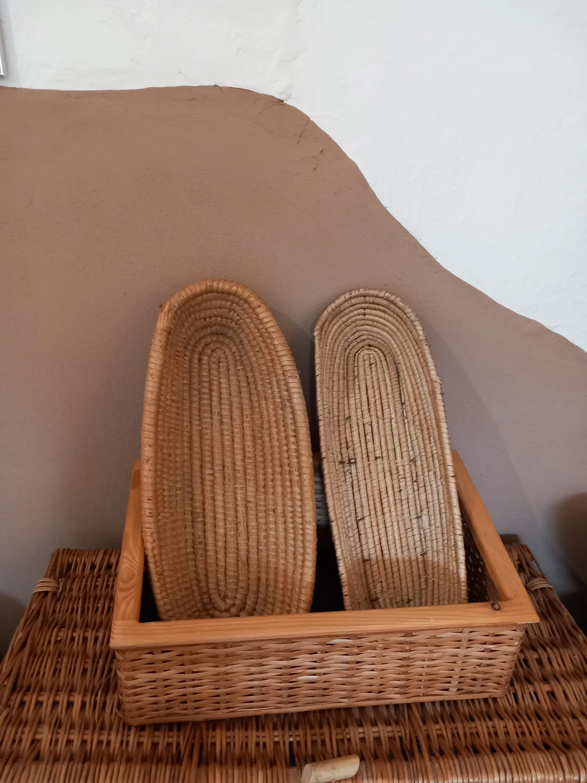 Broodmand kiezen: riet, RVS of kunststof voor vers brood
