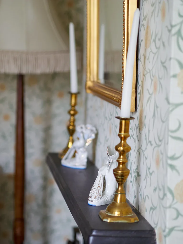 Kandelaars kiezen op materiaal: messing, hout, keramiek en glas